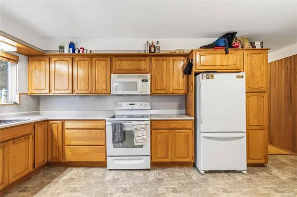 2351 Bellamy Rd, Langford, BC V9B 3M8
