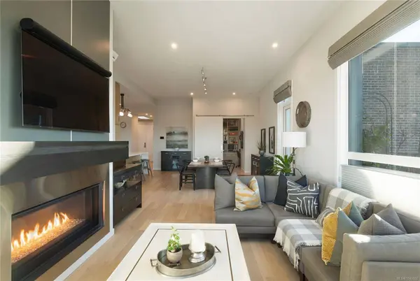 2285 Bowker Ave ##PH5, Oak Bay, BC V8R 2E2