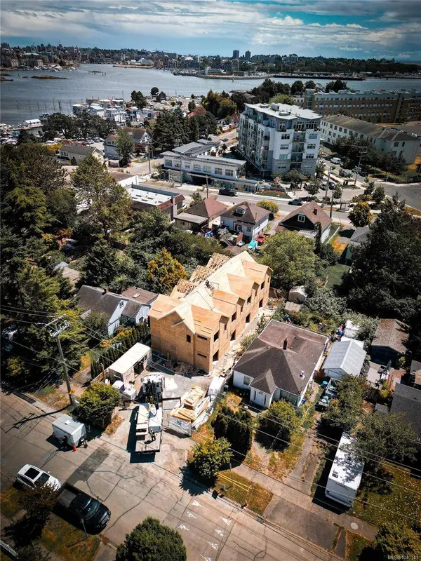 525 Paradise St ##4, Esquimalt, BC V9A 5E3