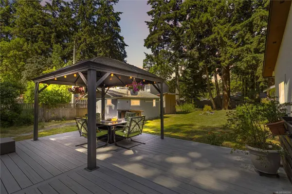 2872 Glen Lake Rd, Langford, BC V9B 4A7