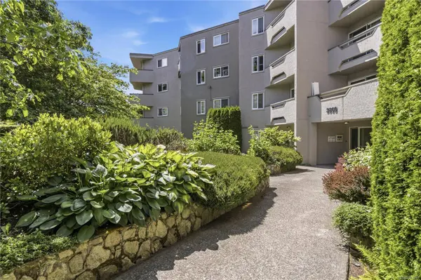 3800 Quadra St ##203, Saanich, BC V8R 5G4
