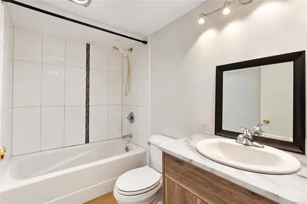 3800 Quadra St ##206, Saanich, BC V8X 1H8