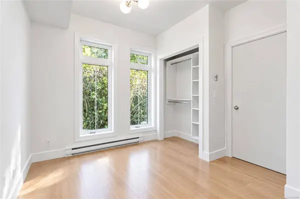 525 Paradise St ##3, Esquimalt, BC V9A 5E3