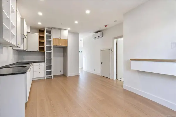 525 Paradise St ##3, Esquimalt, BC V9A 5E3