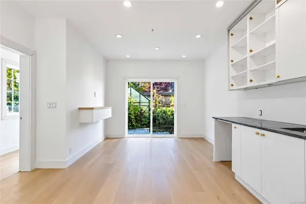 525 Paradise St ##3, Esquimalt, BC V9A 5E3