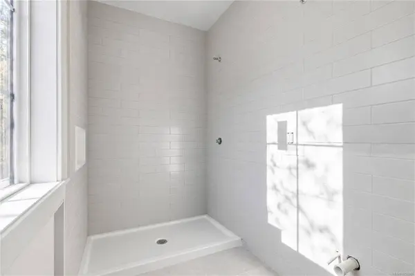525 Paradise St ##3, Esquimalt, BC V9A 5E3