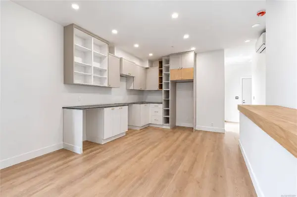 525 Paradise St ##1, Esquimalt, BC V9A 5E3