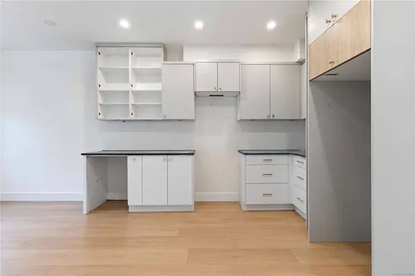 525 Paradise St ##1, Esquimalt, BC V9A 5E3