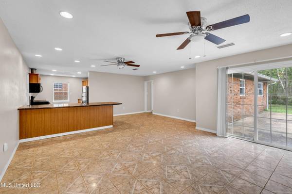 2319 Sandalwood Place, Gautier, MS 39553