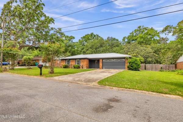 2319 Sandalwood Place, Gautier, MS 39553