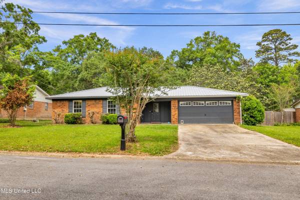 2319 Sandalwood Place, Gautier, MS 39553
