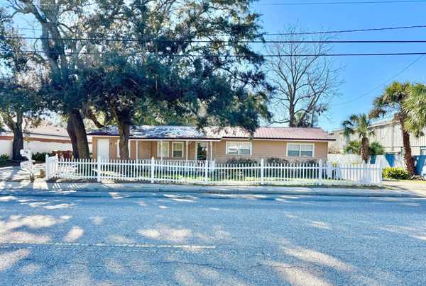 181 Rodenberg Ave, Biloxi, MS 39531-5334