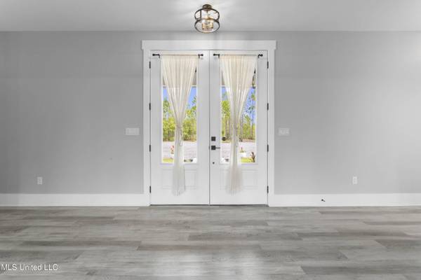 7420 Old Fort Bayou Road, Ocean Springs, MS 39564