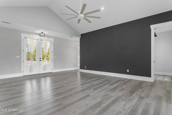 7420 Old Fort Bayou Road, Ocean Springs, MS 39564