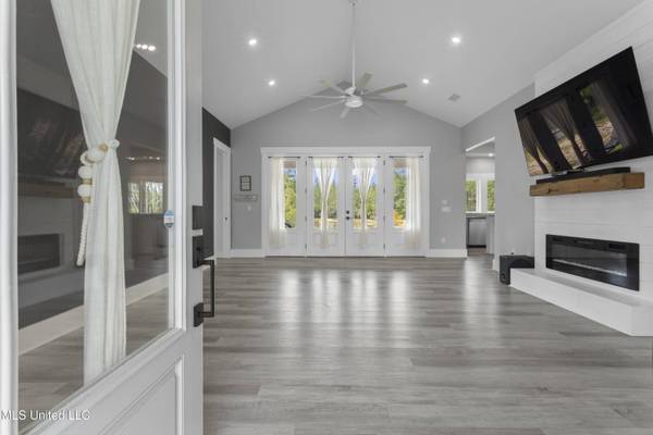 7420 Old Fort Bayou Road, Ocean Springs, MS 39564