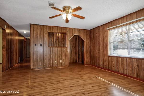 13700 Deneen Road, Vancleave, MS 39565