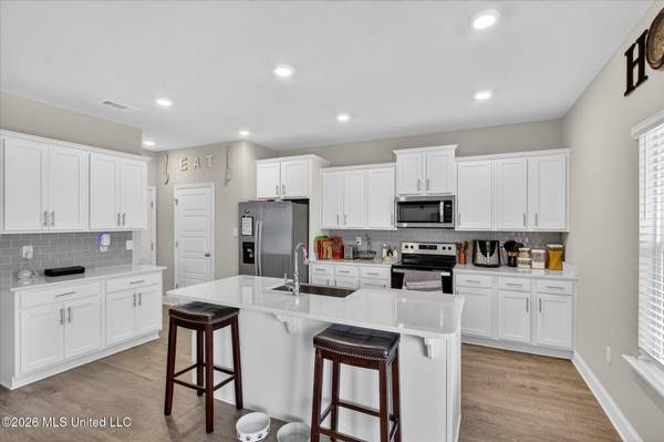 6016 Penni Lane, Ocean Springs, MS 39564