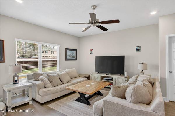 6016 Penni Lane, Ocean Springs, MS 39564