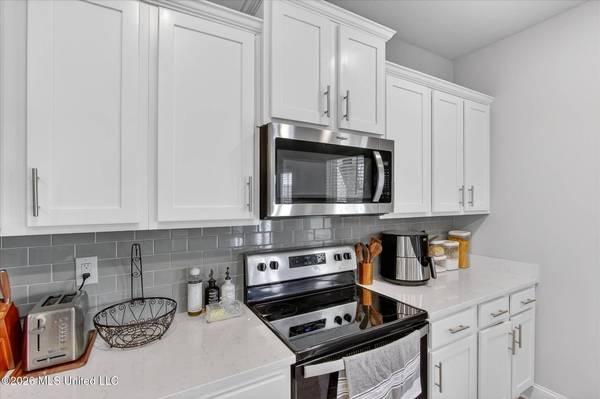 6016 Penni Lane, Ocean Springs, MS 39564