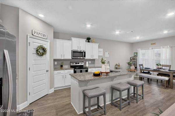 81 Saltmeadow Circle, Ocean Springs, MS 39564