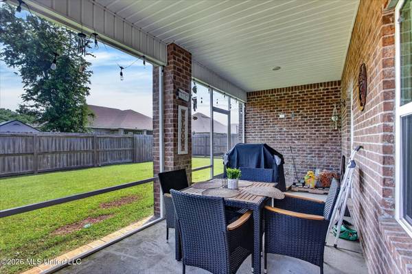81 Saltmeadow Circle, Ocean Springs, MS 39564