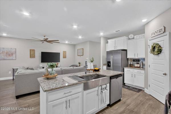 81 Saltmeadow Circle, Ocean Springs, MS 39564