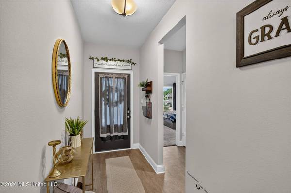 81 Saltmeadow Circle, Ocean Springs, MS 39564