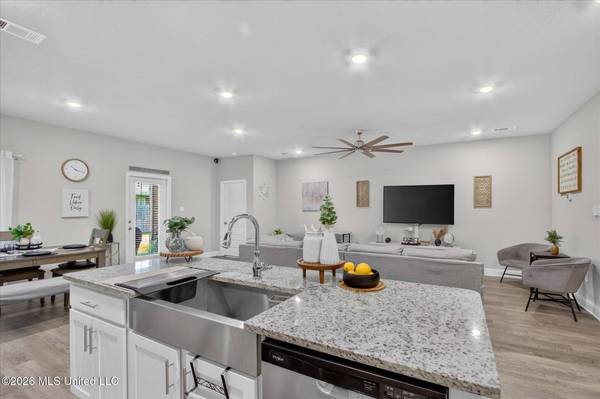 81 Saltmeadow Circle, Ocean Springs, MS 39564