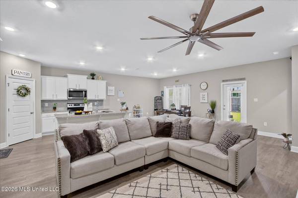 81 Saltmeadow Circle, Ocean Springs, MS 39564