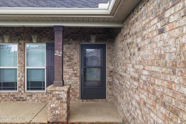 212 Sandy Drive, Ocean Springs, MS 39564