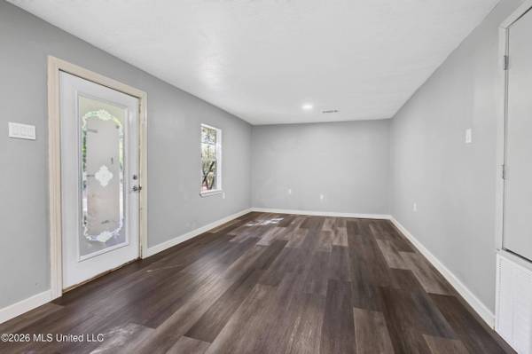 1006 W Hinton Avenue, Lumberton, MS 39455