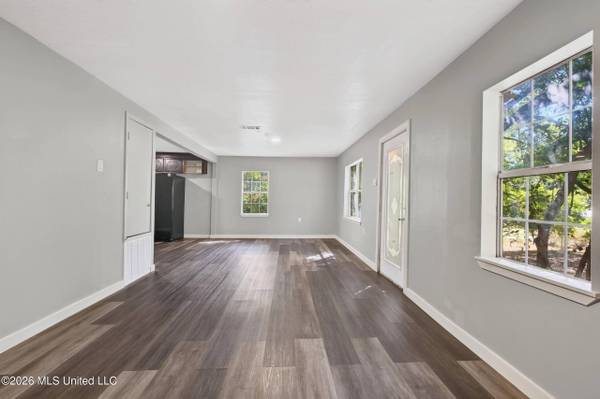 1006 W Hinton Avenue, Lumberton, MS 39455