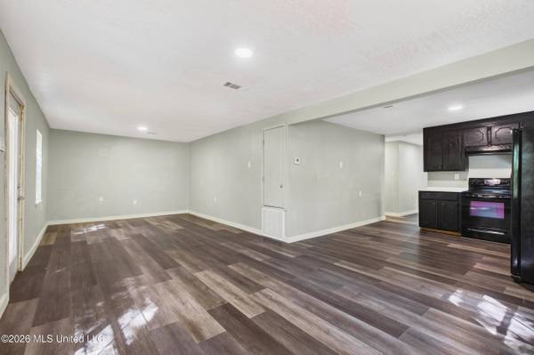 1006 W Hinton Avenue, Lumberton, MS 39455