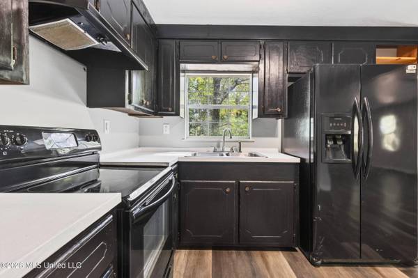 1006 W Hinton Avenue, Lumberton, MS 39455