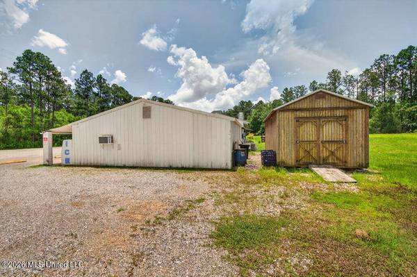 11 Cut-off Road, Perkinston, MS 39573