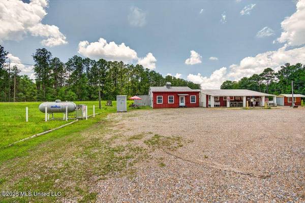 11 Cut-off Road, Perkinston, MS 39573