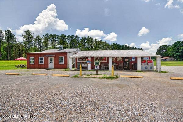 11 Cut-off Road, Perkinston, MS 39573