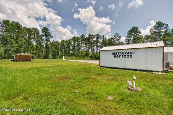 11 Cut-off Road, Perkinston, MS 39573
