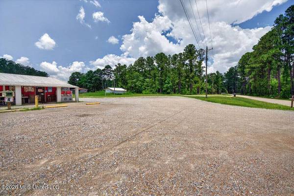 11 Cut-off Road, Perkinston, MS 39573
