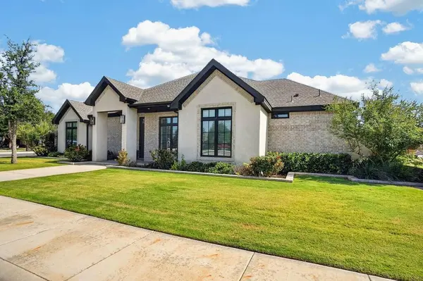 2501 Colonial Oaks Ct, Midland, TX 79705