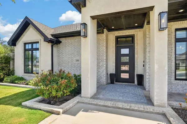 2501 Colonial Oaks Ct, Midland, TX 79705