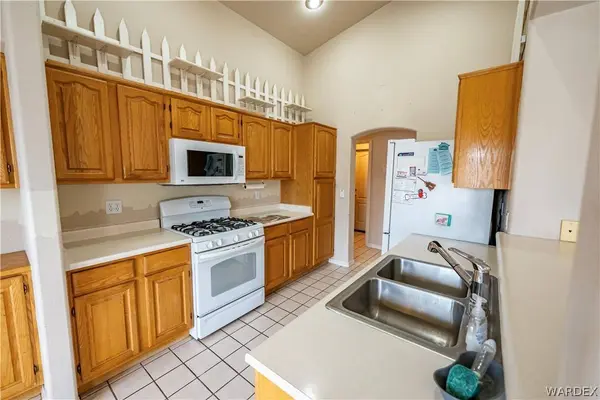 2604 Airfield CT, Kingman, AZ 86401