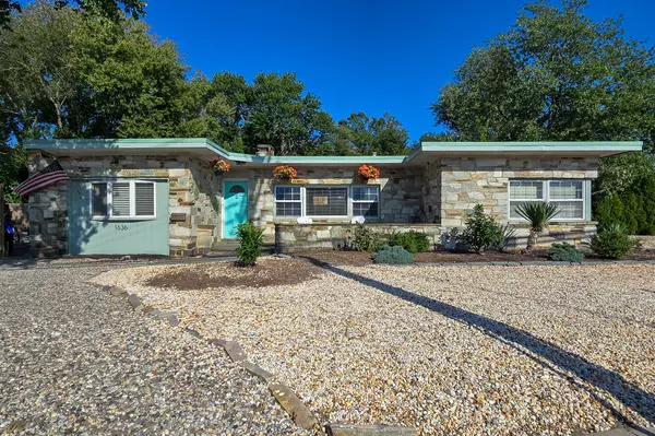 1636 S Bay Ave, Bay Head, NJ 08742-4560