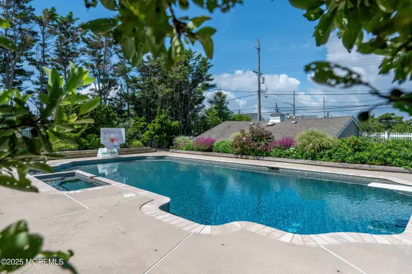 1559 Ocean Avenue, Mantoloking, NJ 08738