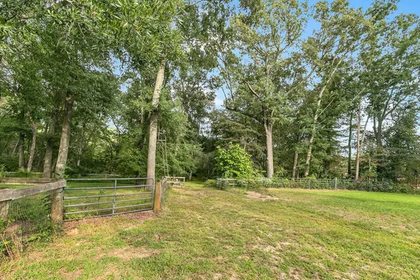 193 Colts Neck Road, Farmingdale, NJ 07727