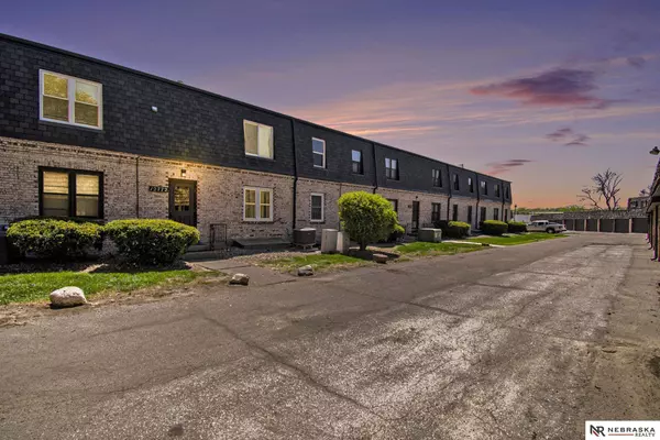 12772 Deauville Drive #311, Omaha, NE 68137