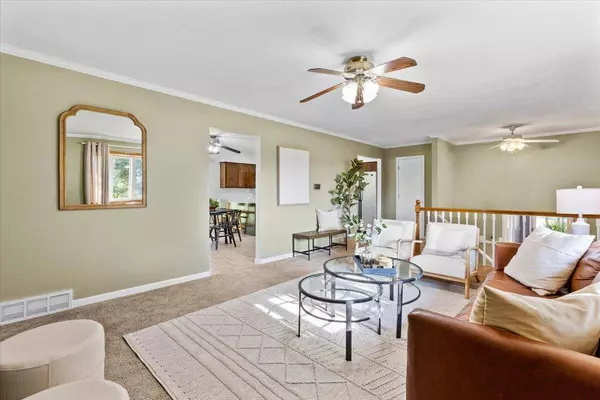 1330 ROLLING HILLS LOOP LOOP, Council Bluffs, IA 51503