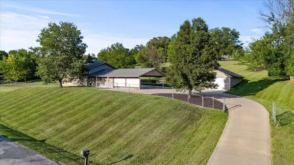 1330 ROLLING HILLS LOOP LOOP, Council Bluffs, IA 51503