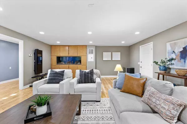 1330 ROLLING HILLS LOOP LOOP, Council Bluffs, IA 51503