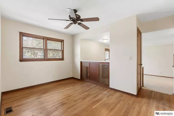 7629 Nebraska Avenue, Omaha, NE 68134